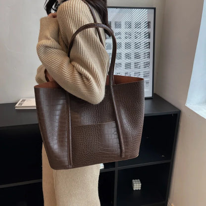 Iversen™ Betina | Sac à bandoulière vintage en cuir marron avec impression crocodile.