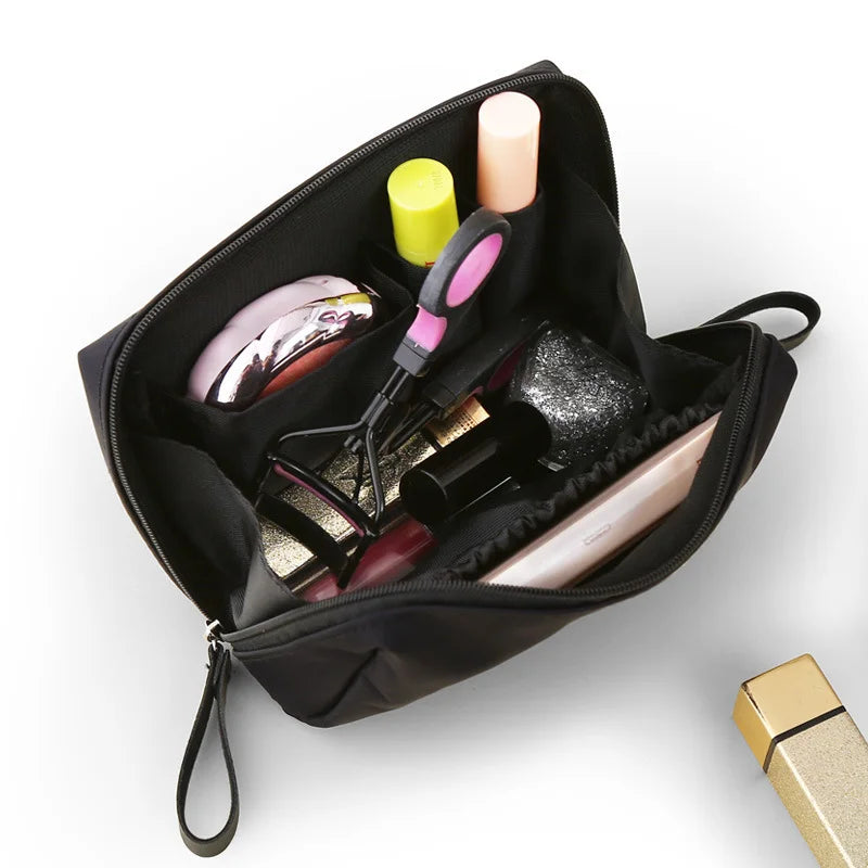 LuxeGlance - Trousse de maquillage étanche et élégante