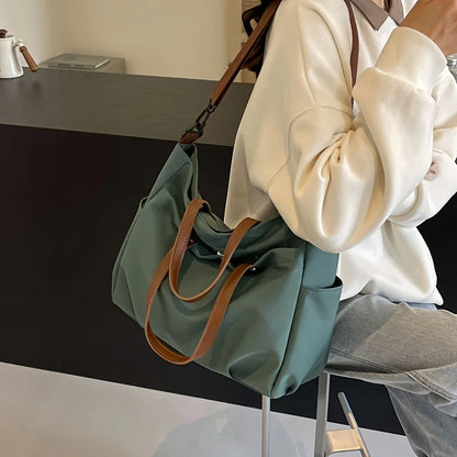 CarryChic - Grand sac à bandoulière en nylon